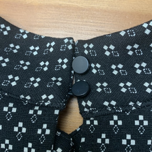 Banana Republic NWOT Knit Black w White Office Top, Stretch - Picture 9 of 11